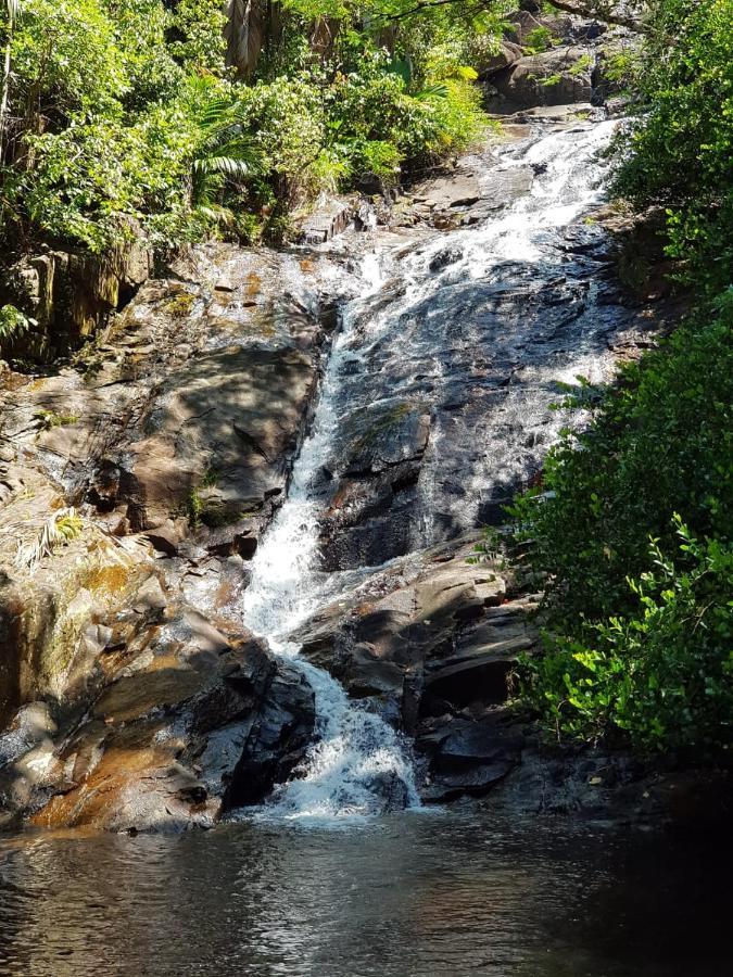 Waterfall Accomodation Port Glaud Exterior foto